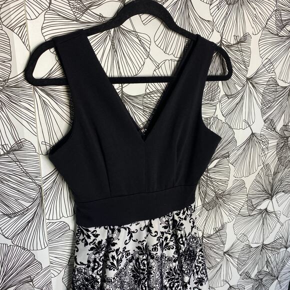 Haute Monde Black & White Sleeveless V-Neck Mini Dress Women's Size Medium - Picture 6 of 8